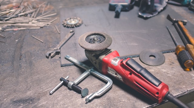 Handyman Vs Professional Contractor – Which Is Best For Your Needs?