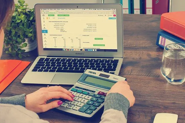 Should I Employ A Bookkeeper Or Accountant?